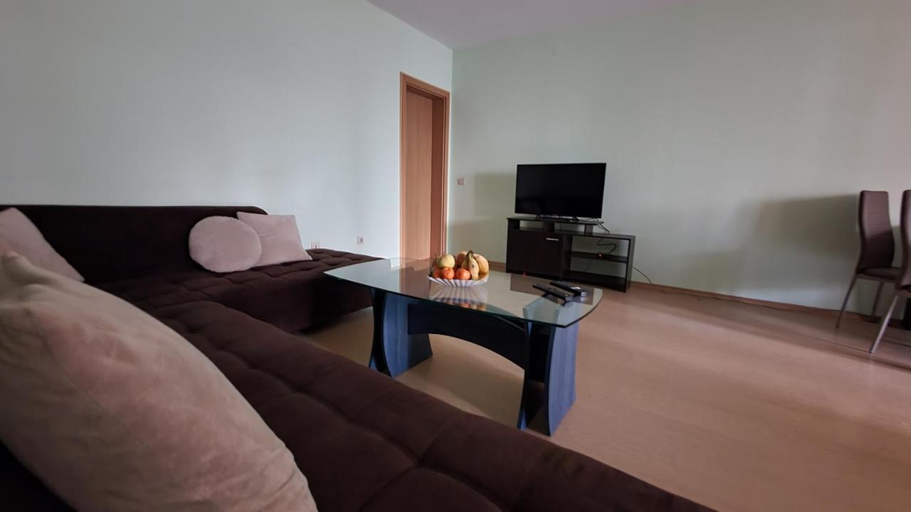 Ferienwohnung Minimalistic 1Br Flat With A Parking Spot Warna Exterior foto