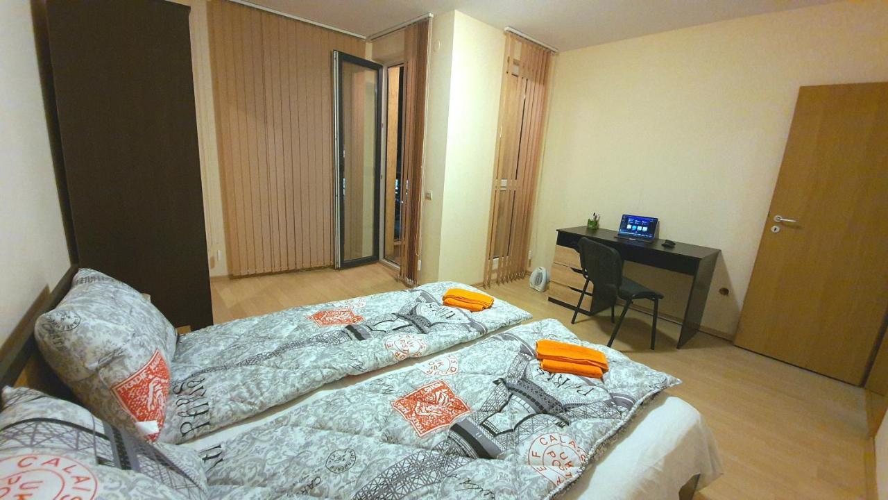 Ferienwohnung Minimalistic 1Br Flat With A Parking Spot Warna Exterior foto
