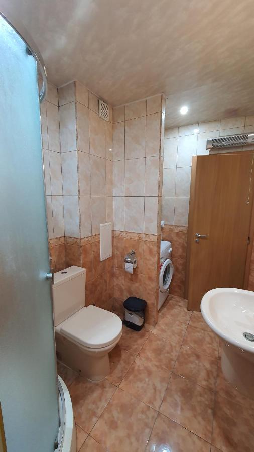 Ferienwohnung Minimalistic 1Br Flat With A Parking Spot Warna Exterior foto