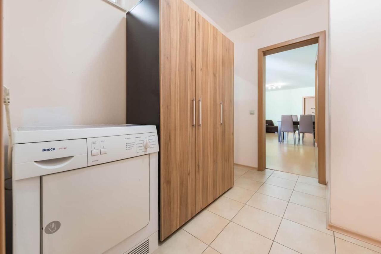 Ferienwohnung Minimalistic 1Br Flat With A Parking Spot Warna Exterior foto